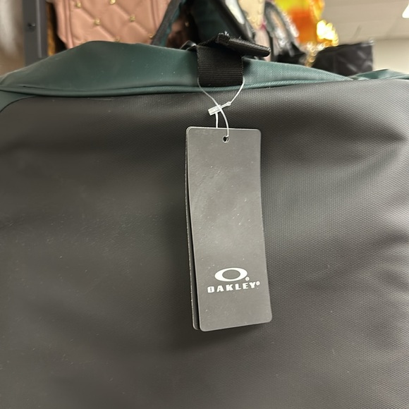 Oakley 70l road trip bag/backpack. NWT - Picture 4 of 9